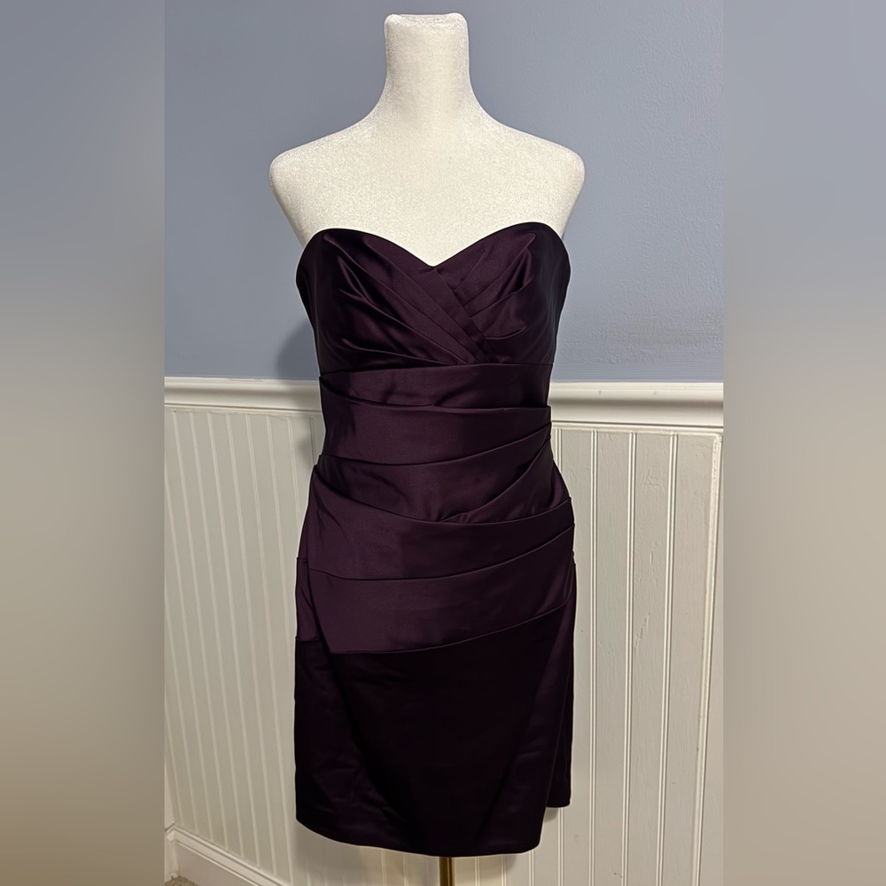 Short Stretch Satin Dress with Sweetheart Neckline
STYLE# F15615